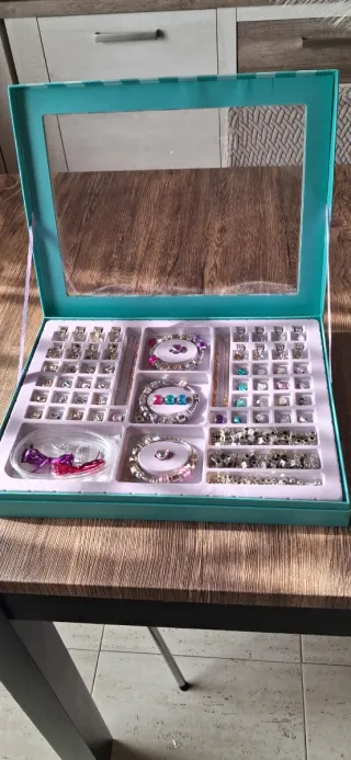 Scatola portagioie per bambini con perline