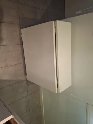 Mesa plegable blanca extensible