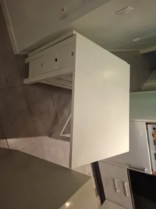 Mesa plegable blanca extensible