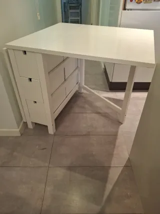 Mesa plegable blanca extensible