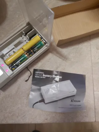 Caricabatterie universale KOLVIM Ni-MH