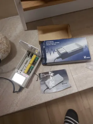 Caricabatterie universale KOLVIM Ni-MH