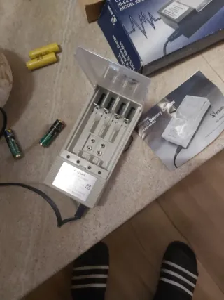 Caricabatterie universale KOLVIM Ni-MH