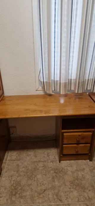 Escritorio de madera de dos piezas