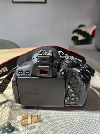 Cámara Canon EOS 700D
