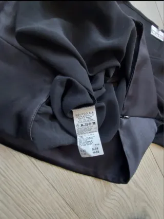 Talla 42 - Blusa negra con fajín Síntesis