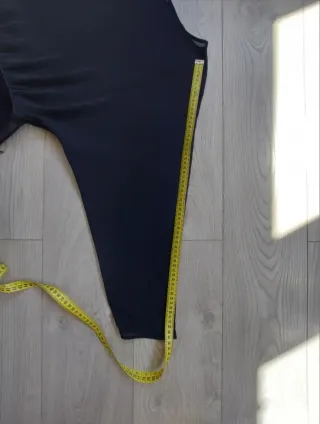 Talla 42 - Blusa negra con fajín Síntesis