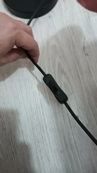 Lámpara de mesa metal y madera