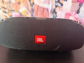 Altavoz JBL Negro con Correa y funda