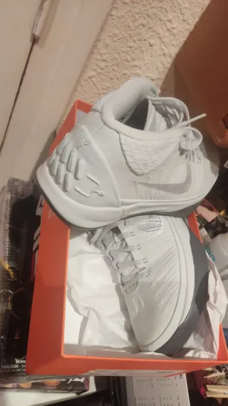 Nike KOBE Talla 41 Gris/Blanco ORIGINALES!!