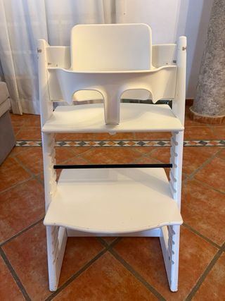 Trona Stokke con baby set, newborn set y bandeja.
