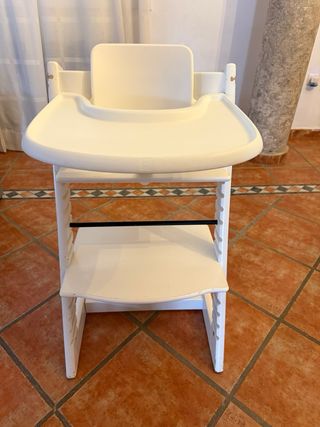 Trona Stokke con baby set, newborn set y bandeja.