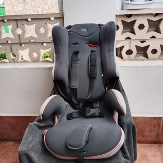 Seggiolino auto grigio