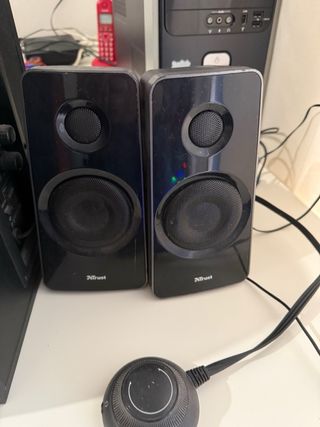 Equipo de Sonido 2.1 Negro y Gris