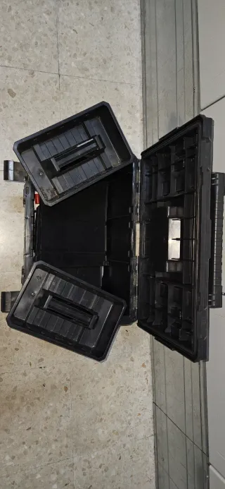 Baúl de herramientas con ruedas