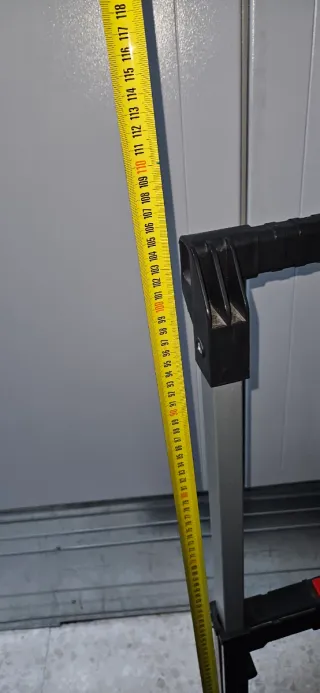 Baúl de herramientas con ruedas