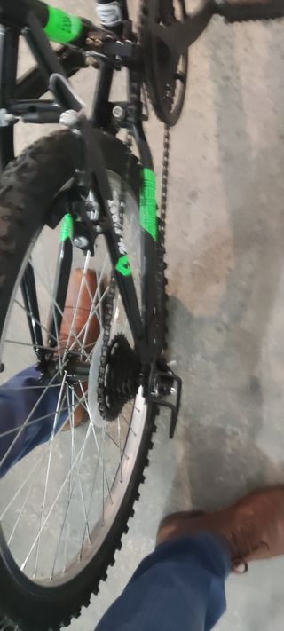 Bici niñ@ 24" del 23  18 vel. casi sin uso en León