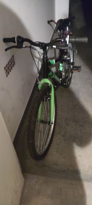 Bici niñ@ 24" del 23  18 vel. casi sin uso en León