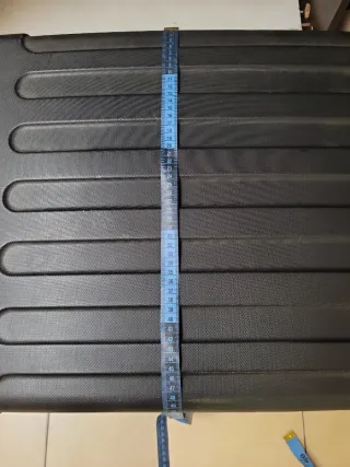 Maleta de viaje negra con ruedas