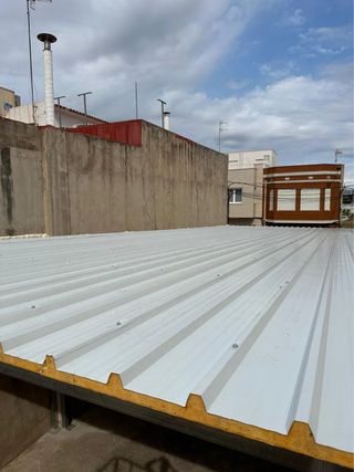 Panel sándwich para cubierta de 50