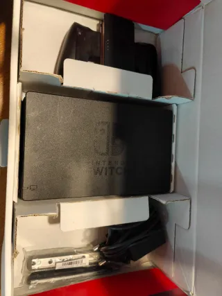 Nintendo Switch + Custodia e Cuffie