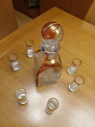 Juego Botella y 6 Vasos Chupito Dorado