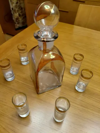 Juego Botella y 6 Vasos Chupito Dorado