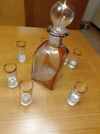 Juego Botella y 6 Vasos Chupito Dorado