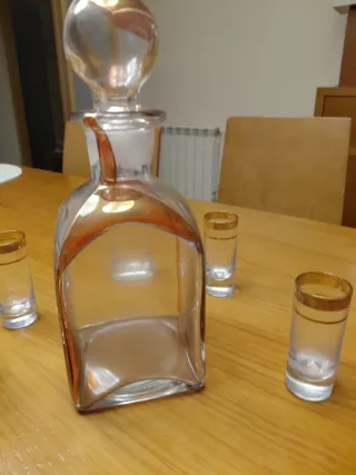 Juego Botella y 6 Vasos Chupito Dorado