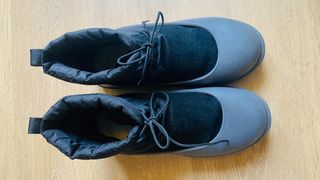 Botas UGG negras con cordones T44