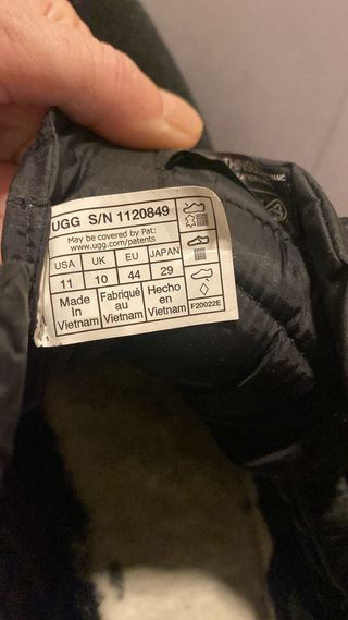 Botas UGG negras con cordones T44