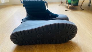 Botas UGG negras con cordones T44