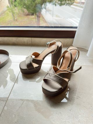 Sandalias tacón plataforma topo