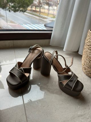 Sandalias tacón plataforma topo