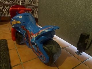 Moto correpasillos Spiderman