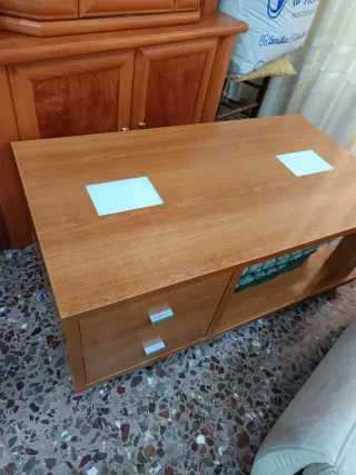 Mesa de centro de madera con cajones