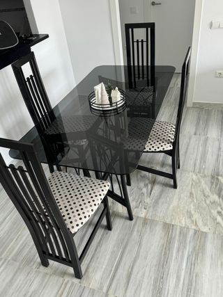 Mesa comedor cristal negro y 4 sillas