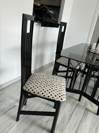 Mesa comedor cristal negro y 4 sillas