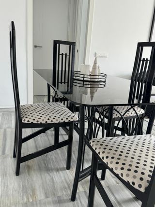 Mesa comedor cristal negro y 4 sillas