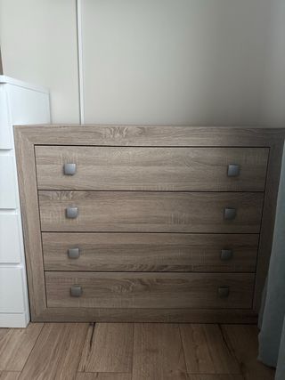 Cajonera de madera y plástico