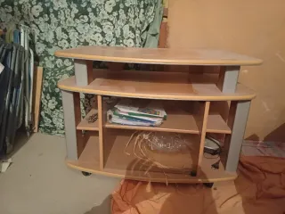 Mueble TV con ruedas madera y gris