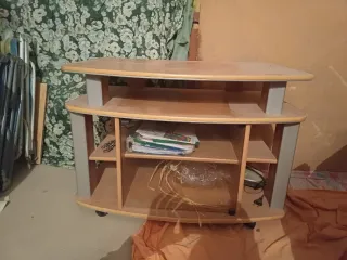 Mueble TV con ruedas madera y gris