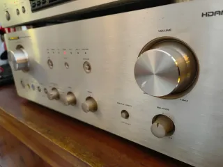 Amplificador Marantz PM7000 Plateado.