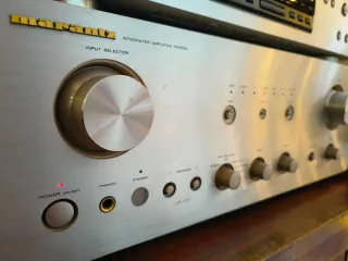 Amplificador Marantz PM7000 Plateado.