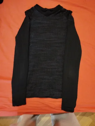 Camiseta térmica negra y gris T8