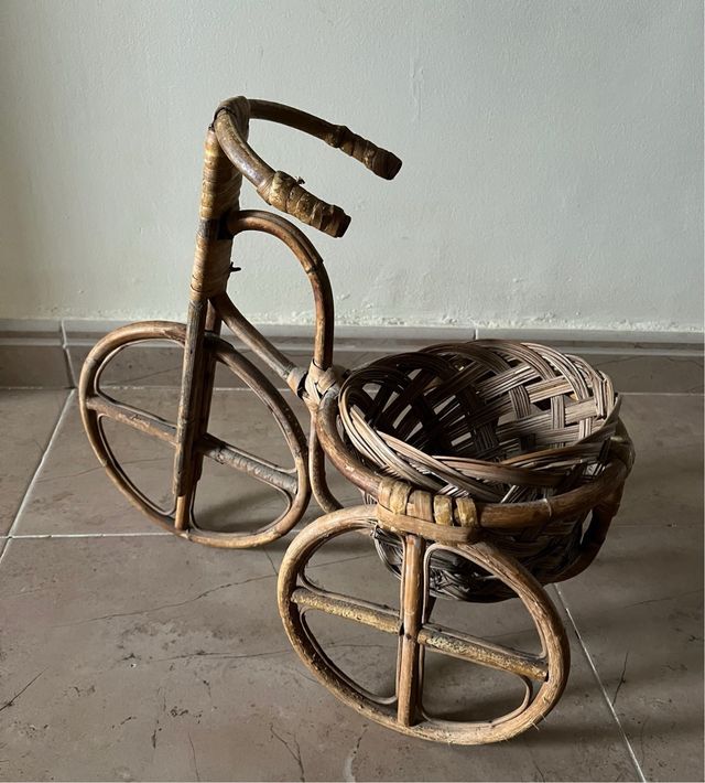 Triciclo Macetero Mimbre Cesta