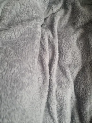 Chaqueta infantil gris y negra