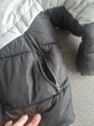 Chaqueta infantil gris y negra