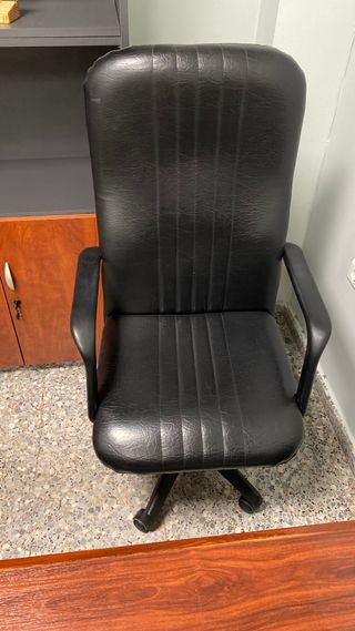 Silla de oficina negra