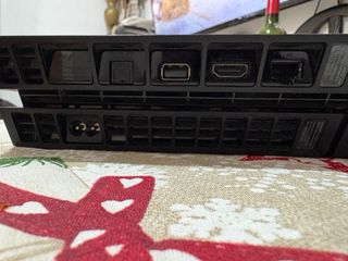 PS4 (PlayStation 4) Negra + Mando + Juego